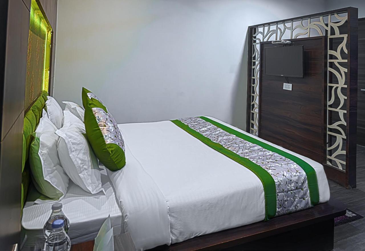 Hotel Royals Grand Galaxy Amritsar Buitenkant foto