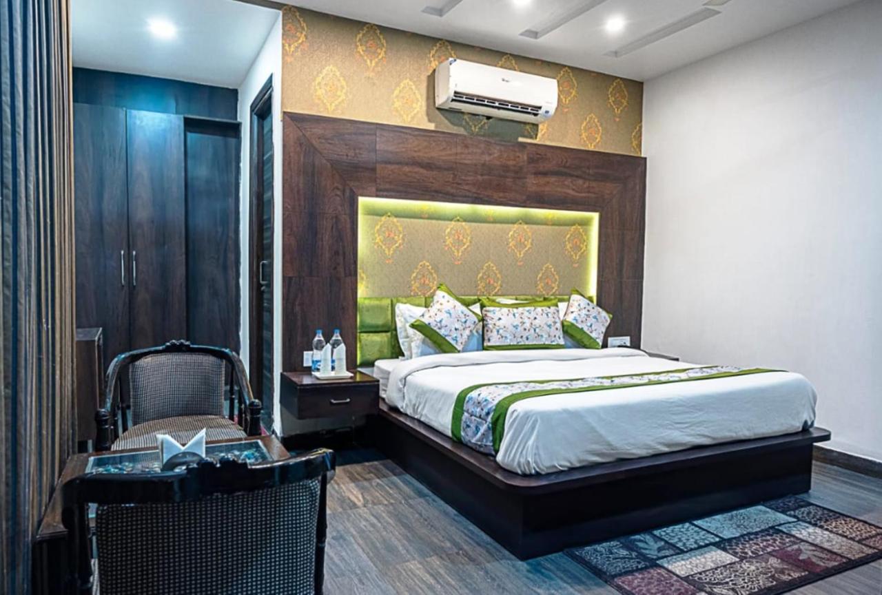 Hotel Royals Grand Galaxy Amritsar Buitenkant foto